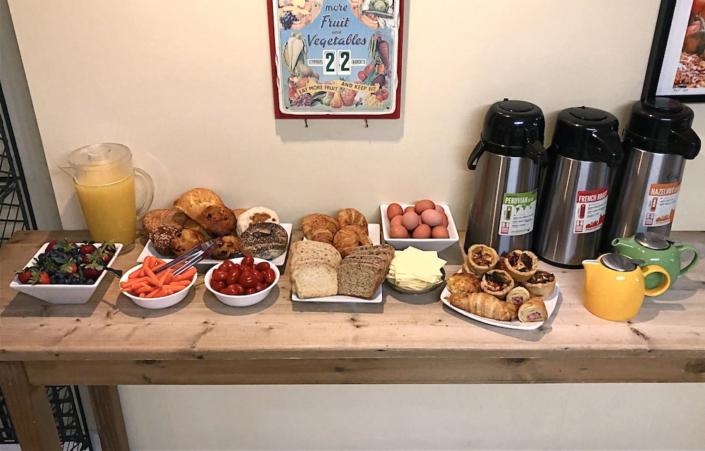 Irving House at Harvard by null