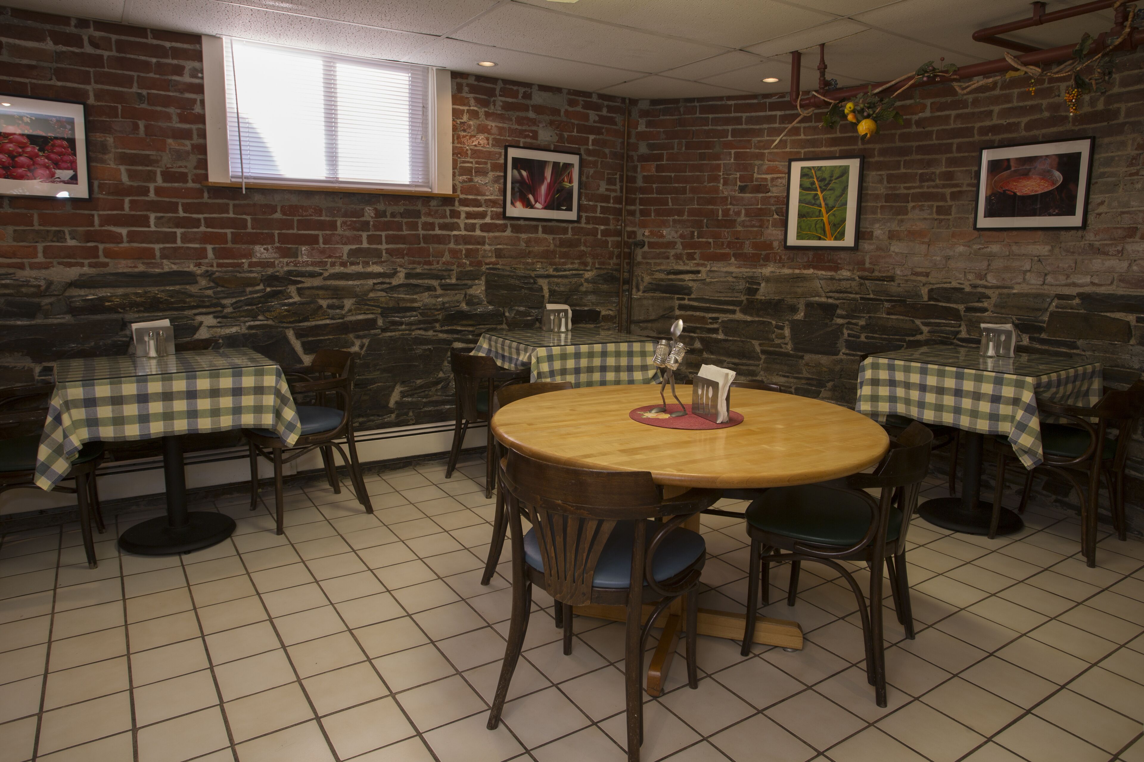 Café da manhã com pratos da culinária local grátis todos os dias