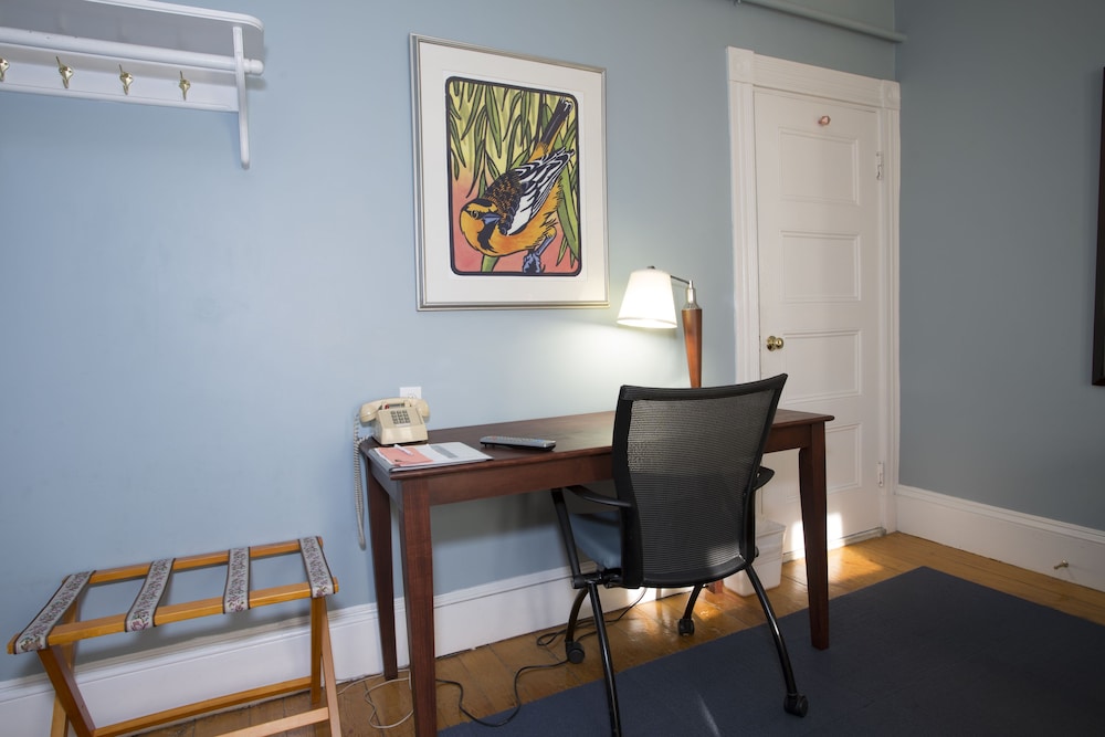 Irving House at Harvard by null