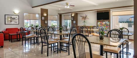 Tägliches inbegriffenes kontinentales Frühstück