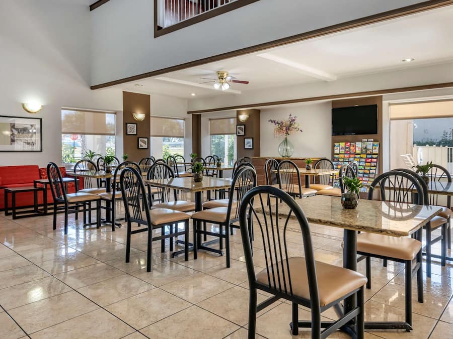 Free daily continental breakfast