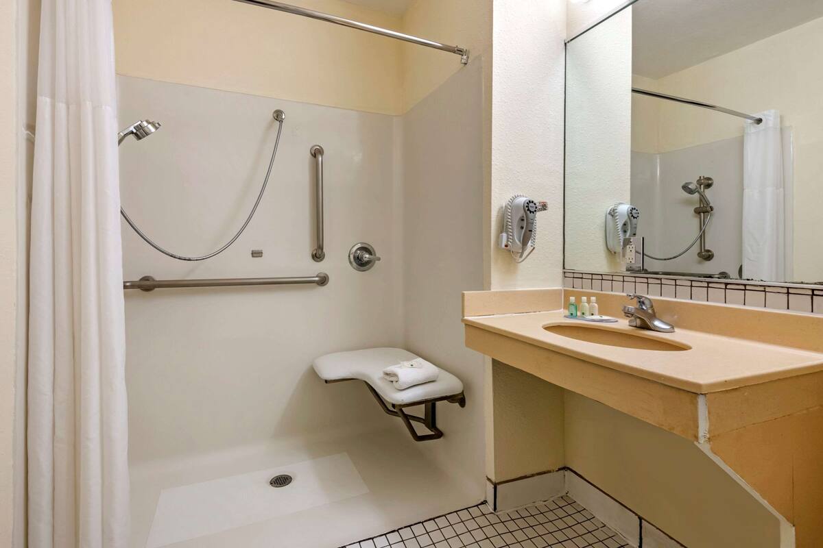 room, 2 double beds, accessible, non smoking | bathroom | combined shower/bathtub, free toiletries, hair dryer, towels