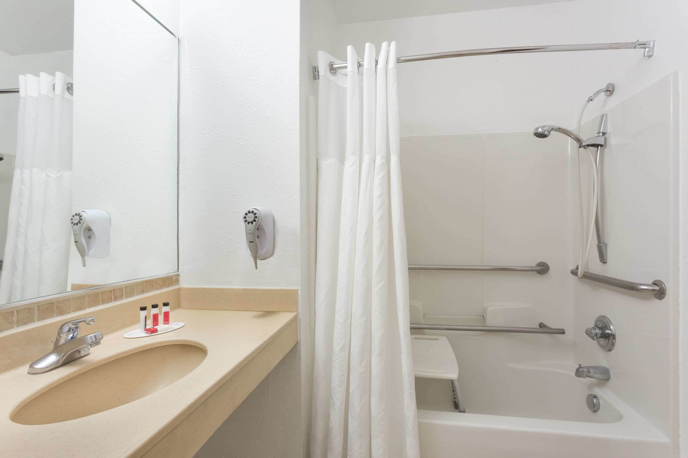 combined shower/bathtub, free toiletries, hair dryer, towels