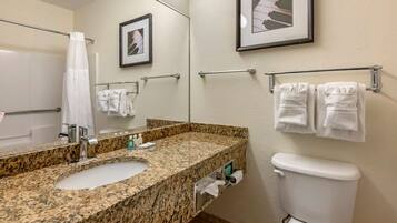 Standard Room, 1 King Bed, Non Smoking | Bathroom | Combined shower/tub, free toiletries, hair dryer, towels