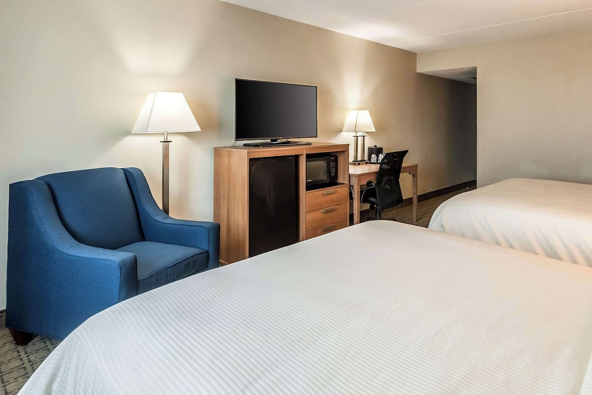 In-room safe, desk, laptop workspace, blackout curtains