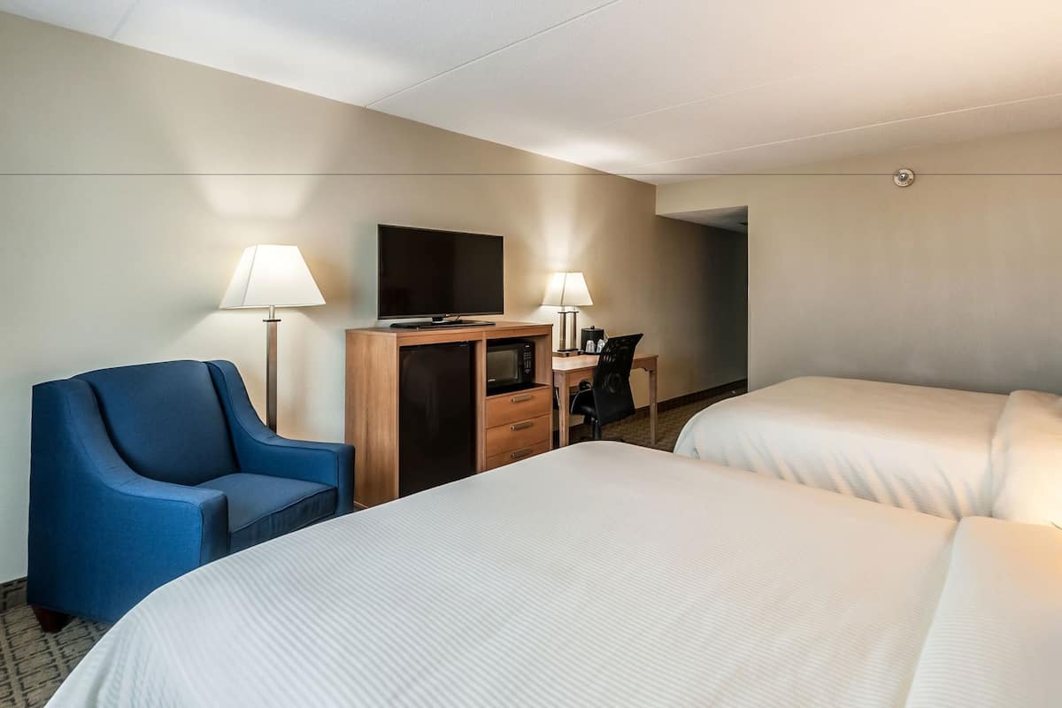 In-room safe, desk, laptop workspace, blackout drapes