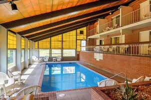 Una piscina cubierta