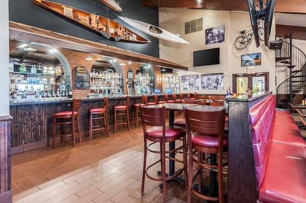 Se sirven almuerzos, cenas y cocina americana