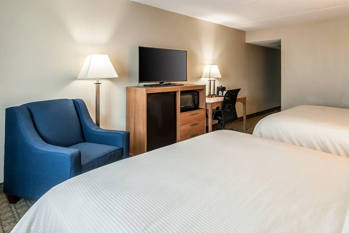 In-room safe, desk, laptop workspace, blackout curtains