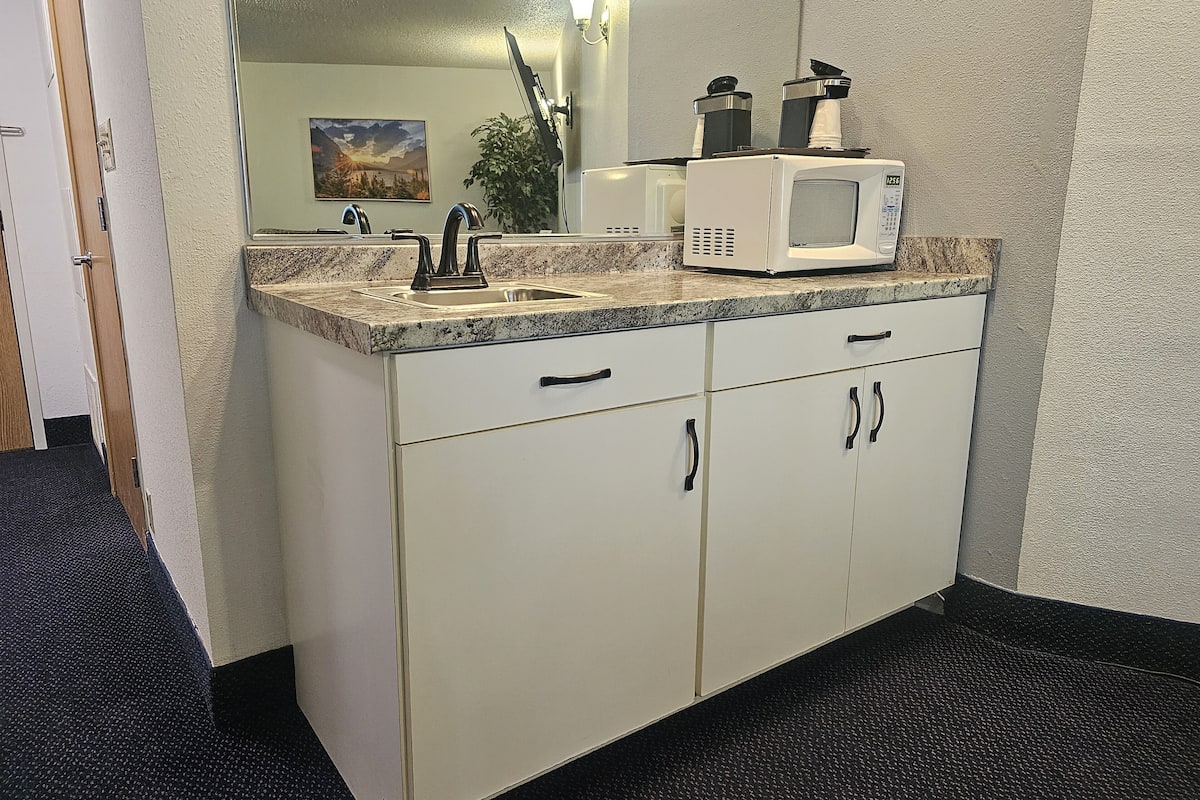 suite, 1 king bed with sofa bed, non smoking | living area | 43-inch tv with cable channels