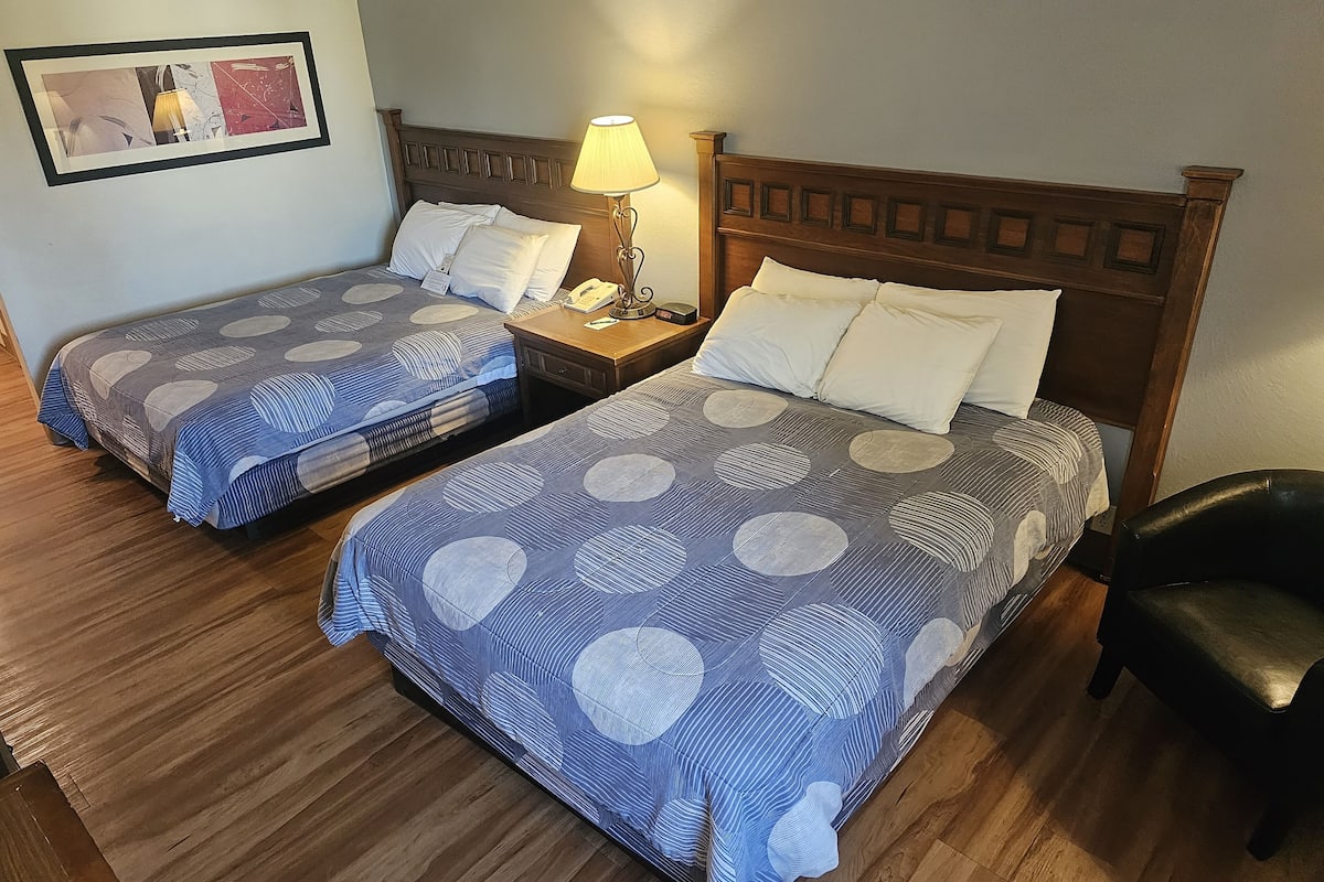 Deluxe Room, 2 Queen Beds, Non Smoking (Pet Friendly) | Desk, free cribs/infant beds, rollaway beds, free WiFi