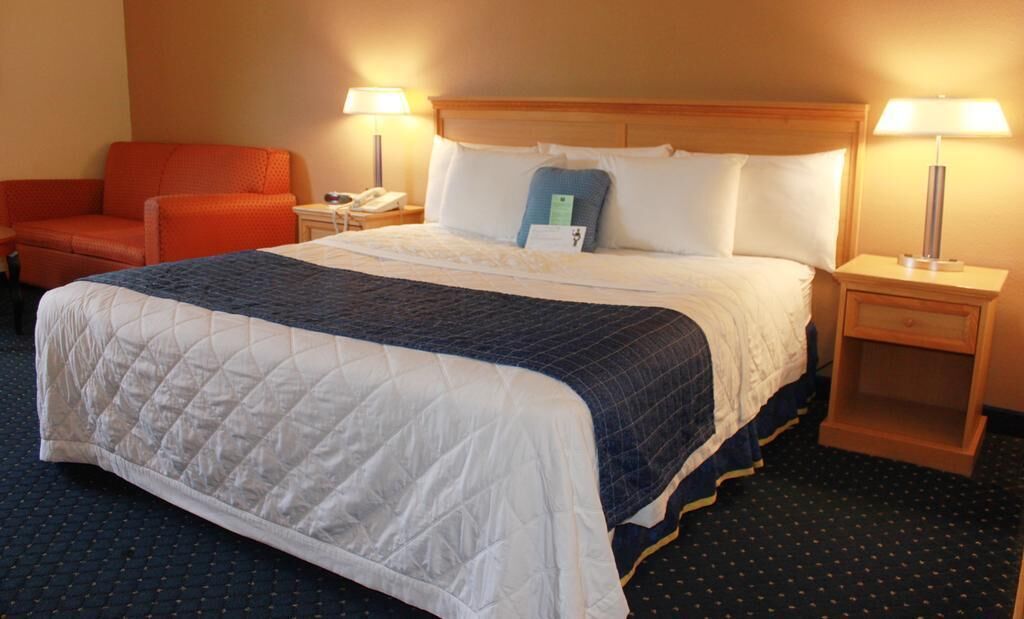Desk, free cribs/infant beds, rollaway beds, free WiFi