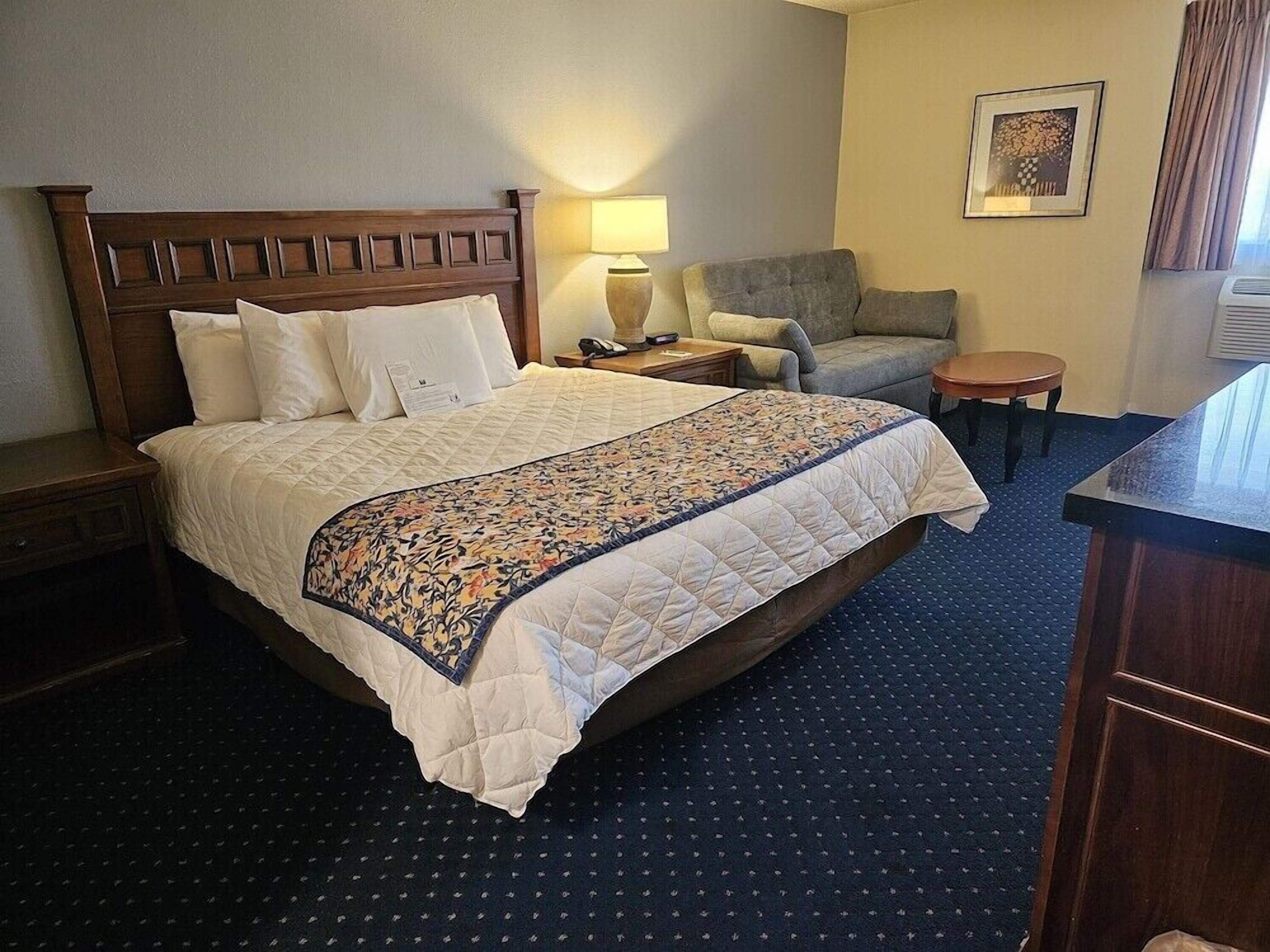 Desk, free cribs/infant beds, rollaway beds, free WiFi