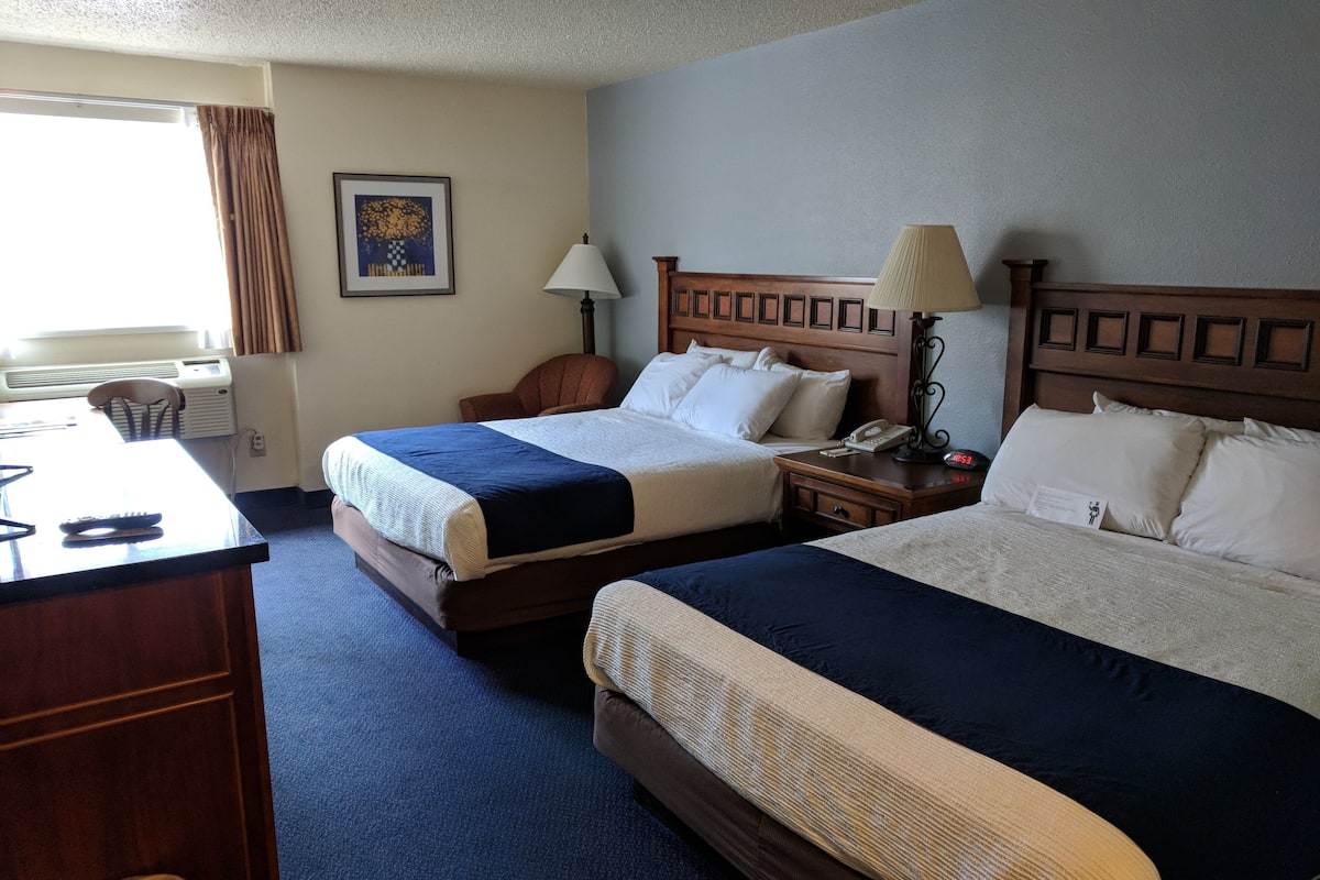 1 bedroom, desk, free cots/infant beds, rollaway beds