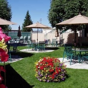 Property grounds - Broadway Inn Conference Center (Missoula)