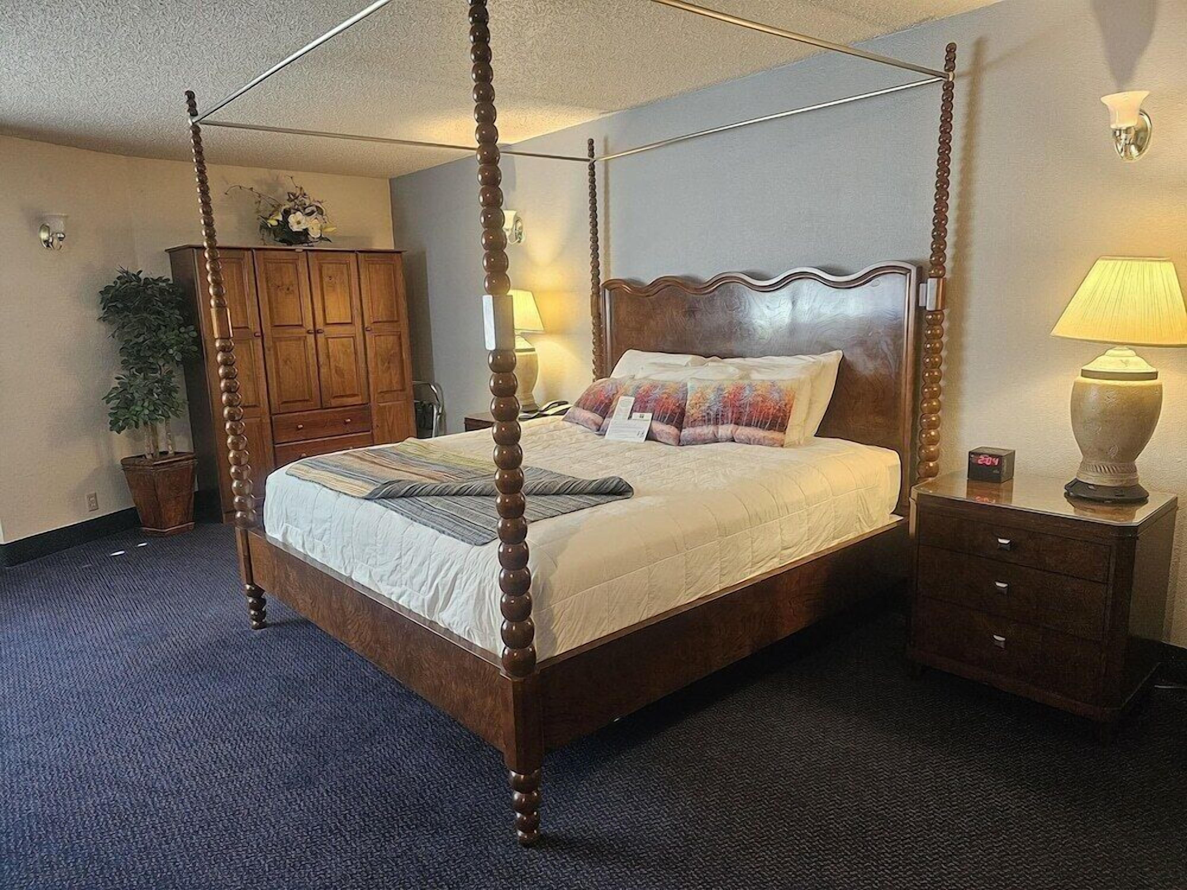 Desk, free cribs/infant beds, rollaway beds, free WiFi