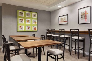 Free daily buffet breakfast  - Wingate by Wyndham Greenwood Village/Denver Tech (Greenwood Village)