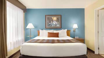 In-room safe, laptop workspace, blackout drapes, iron/ironing board