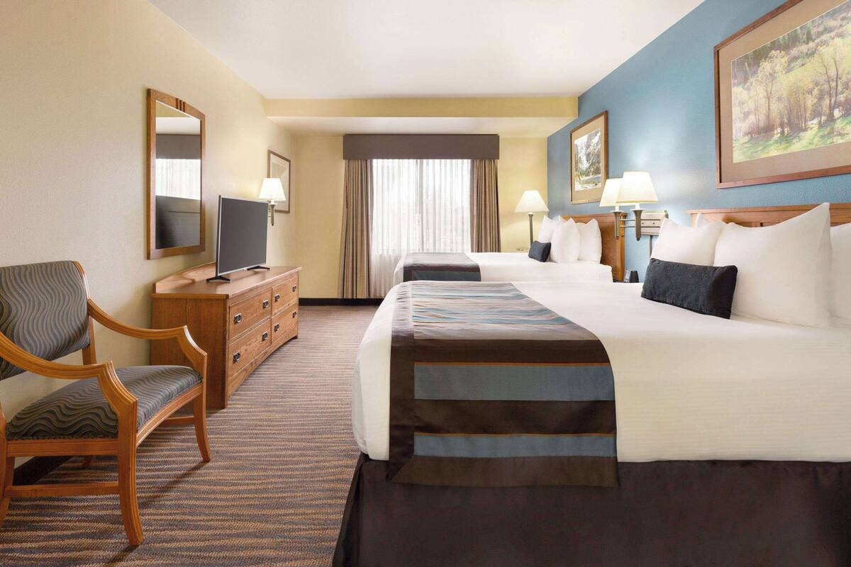 In-room safe, laptop workspace, blackout curtains, iron/ironing board