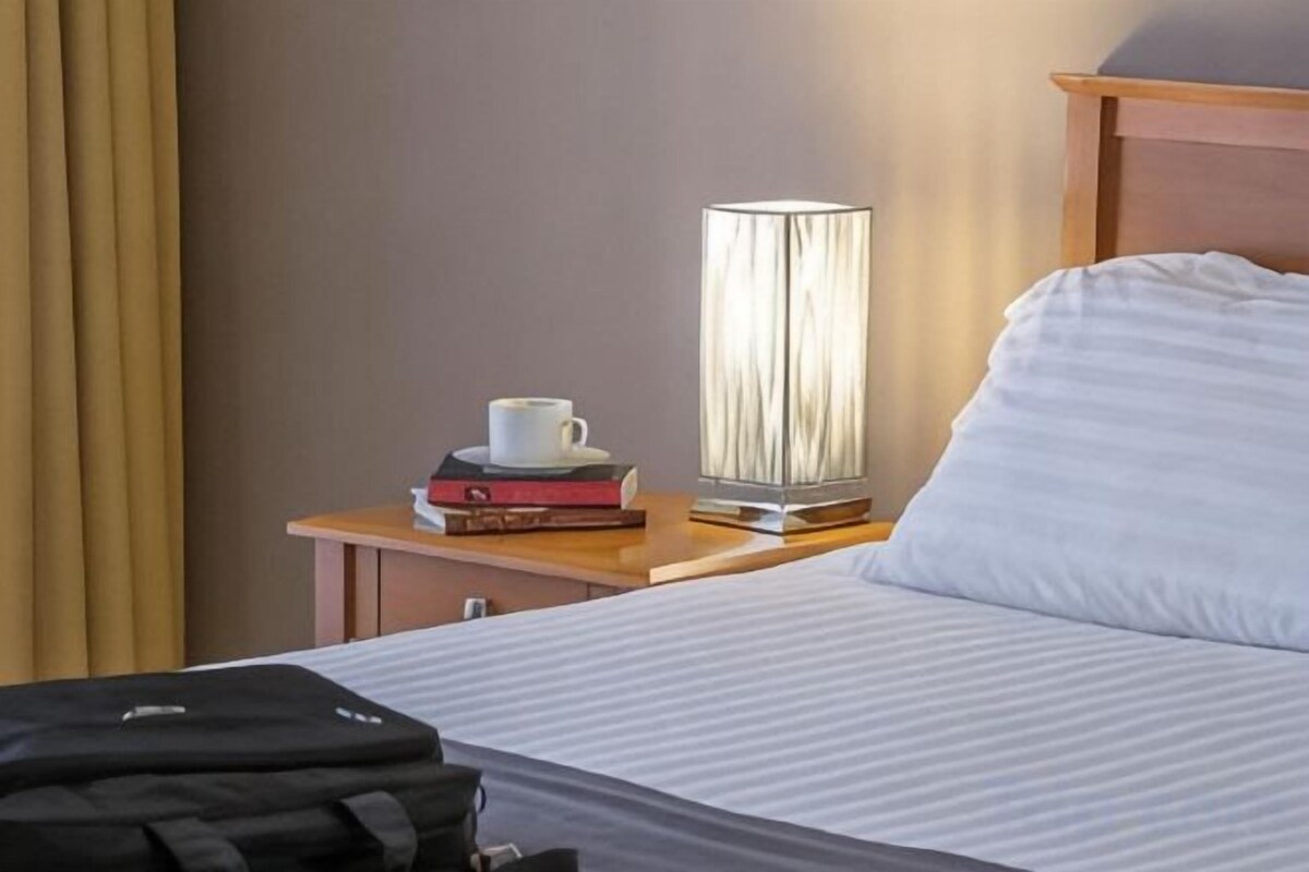 Laptop workspace, blackout curtains, iron/ironing board, free WiFi