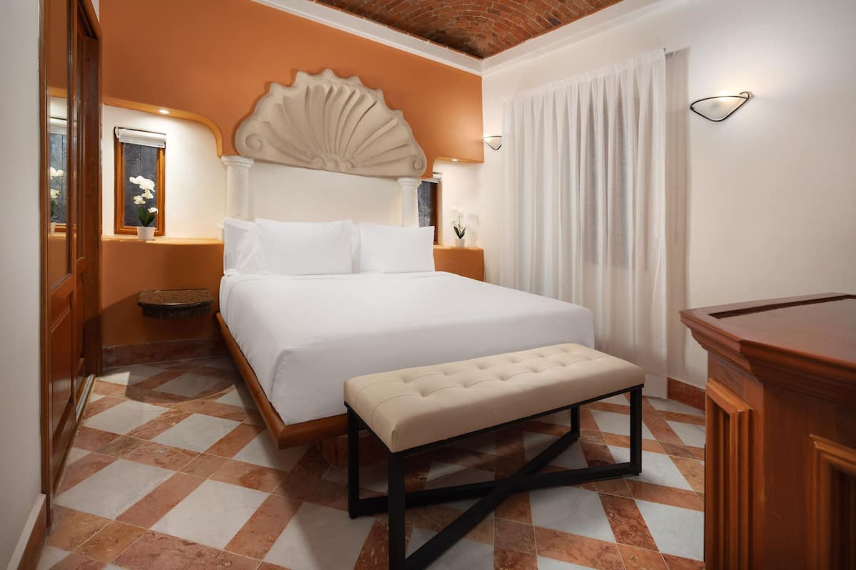 1 bedroom, in-room safe, laptop workspace, soundproofing