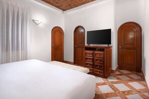 In-room safe, laptop workspace, soundproofing, free WiFi - Eurostars Hacienda Vista Real Hotel (Playa del Carmen)
