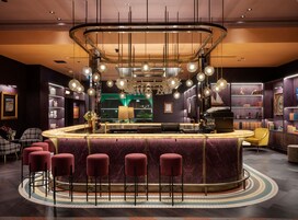 供应早餐和晚餐，国际美食