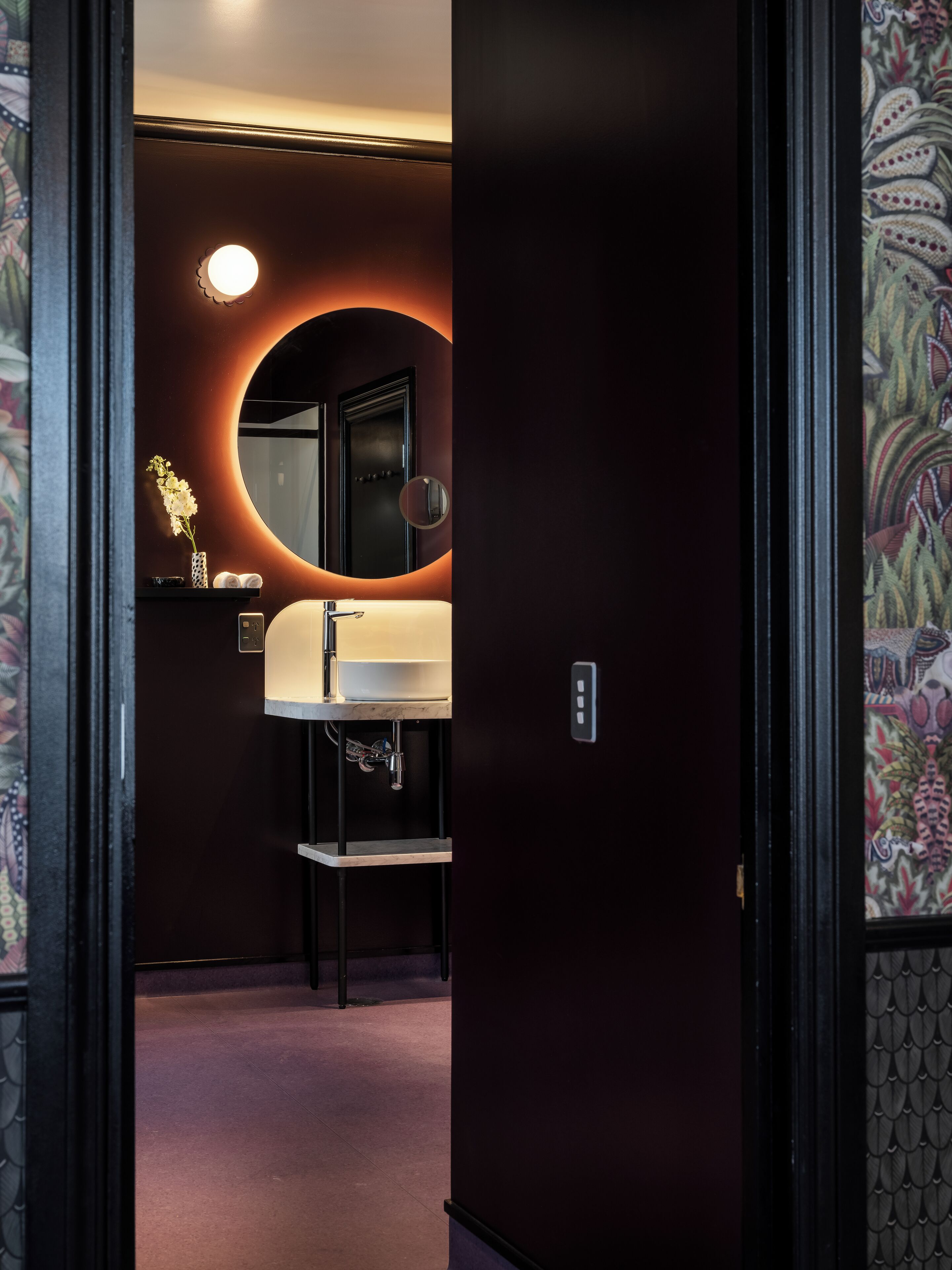 executive suite | bathroom | shower, hair dryer, towels, soap