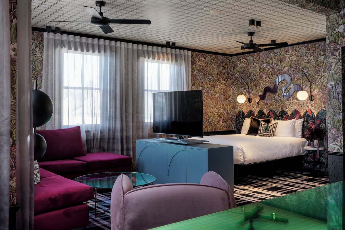 executive suite | in-room safe, individually decorated, individually furnished