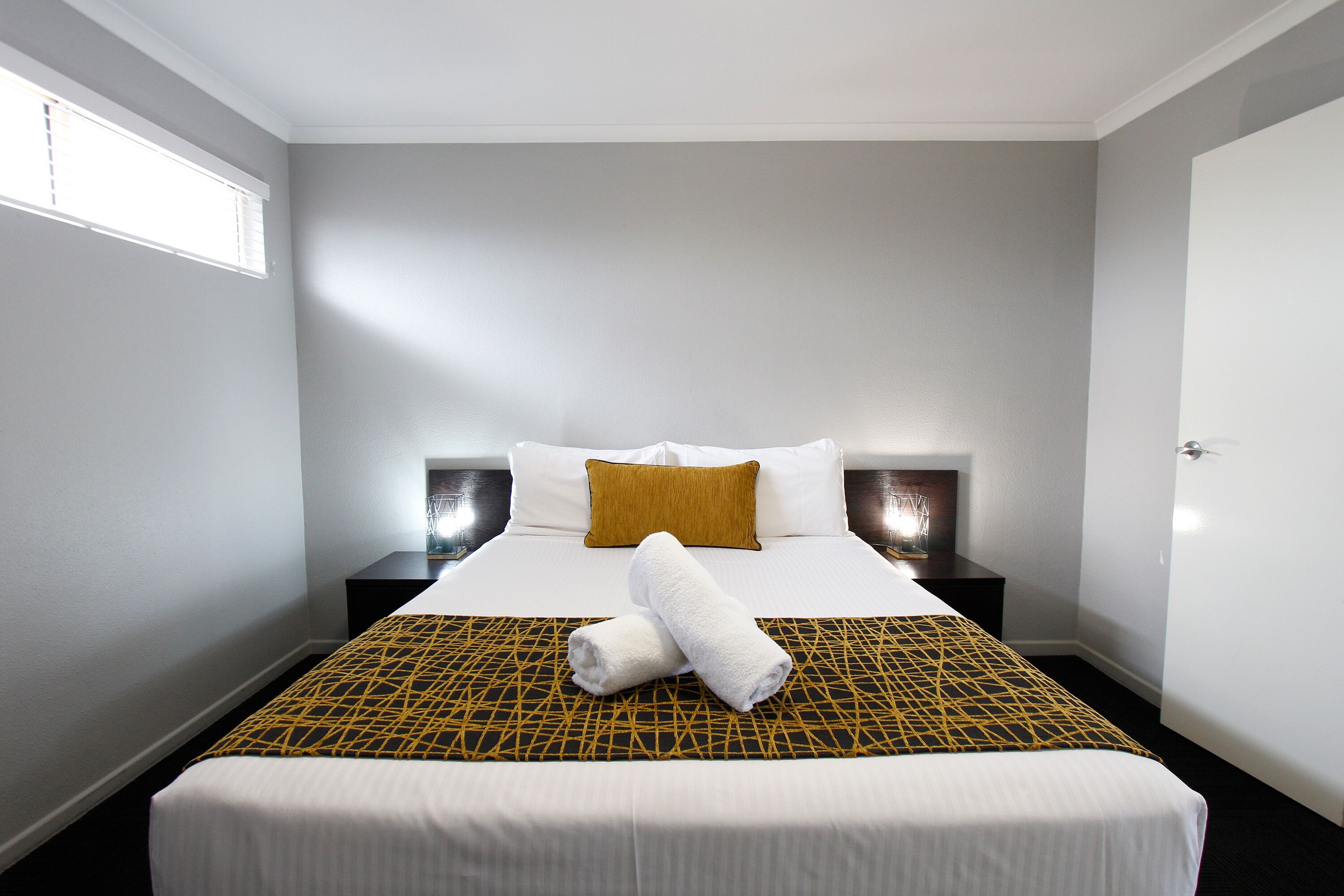 Queen Suite | In-room safe, desk, laptop workspace, blackout curtains