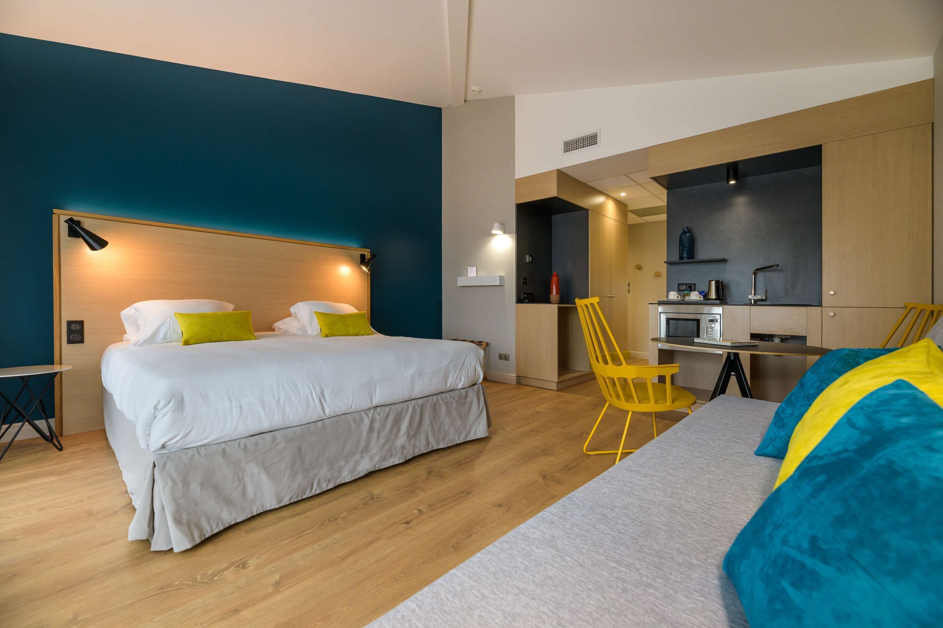 standard studio, 1 king bed, non smoking, kitchenette | premium bedding, in-room safe, desk, laptop workspace