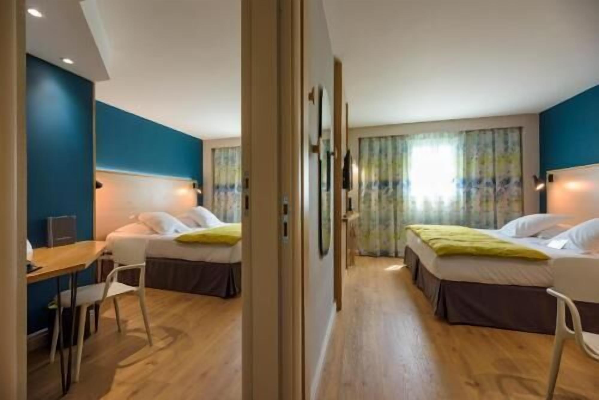 Premium bedding, in-room safe, desk, laptop workspace