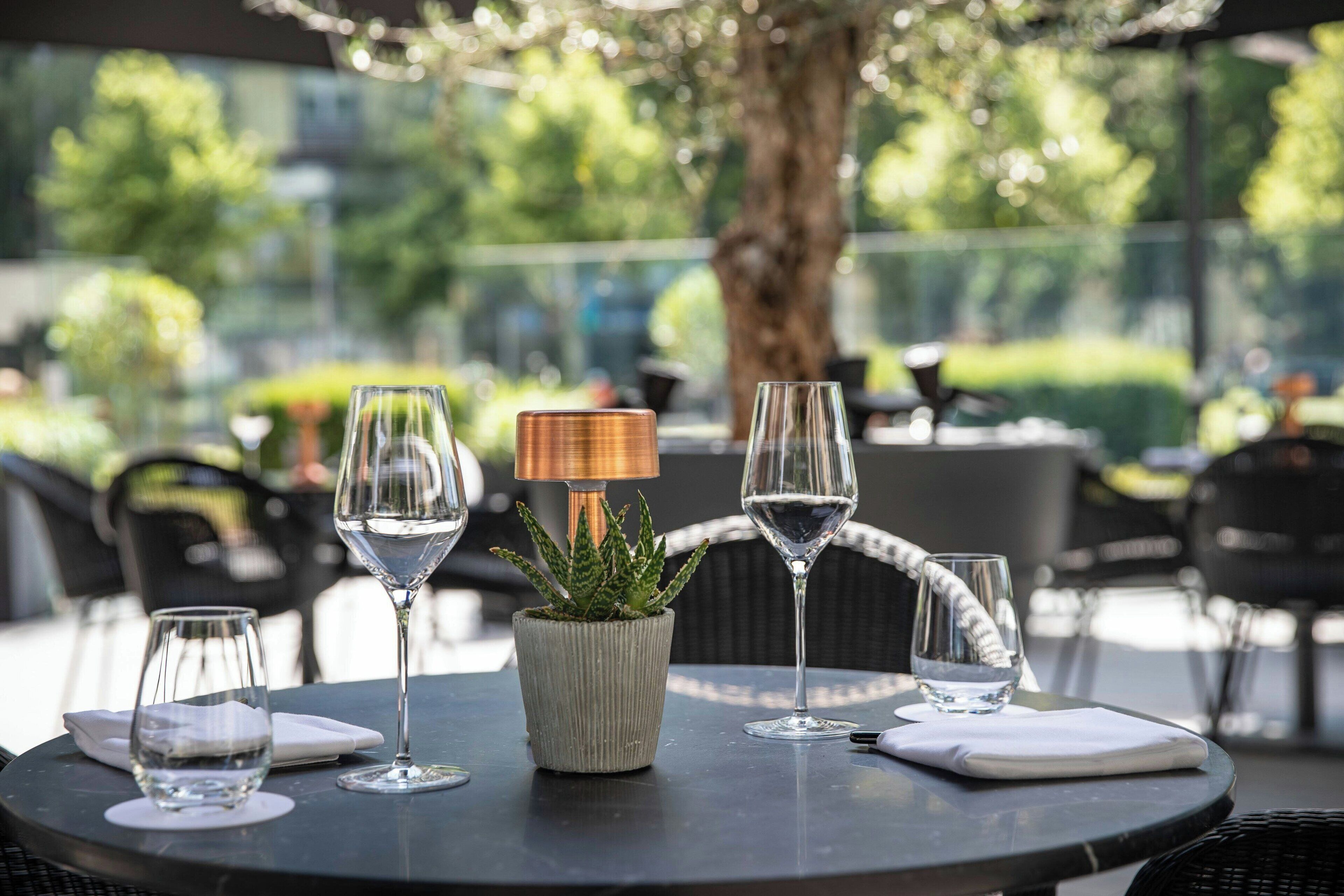 2 restaurants, breakfast, lunch, dinner served; german cuisine