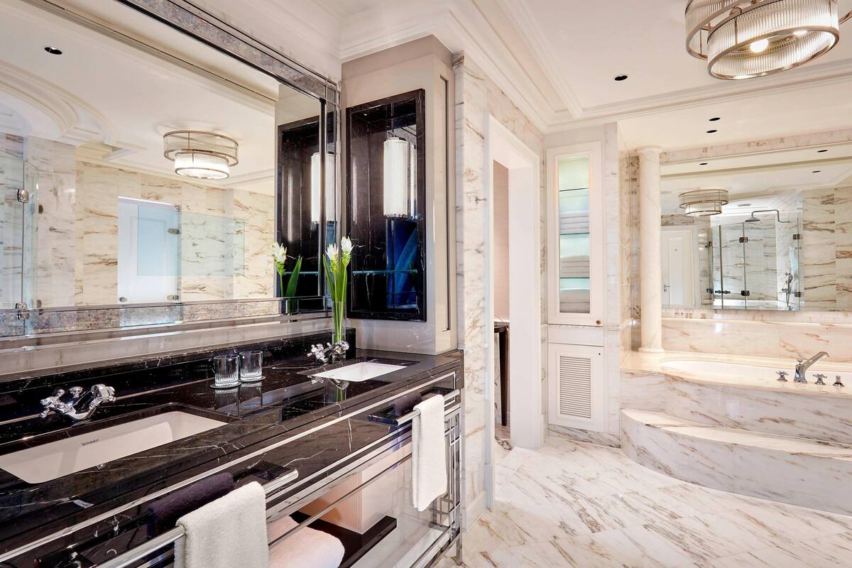 club suite, multiple beds (club lounge access,skyline view) | bathroom | separate bathtub and shower, eco-friendly toiletries, hair dryer