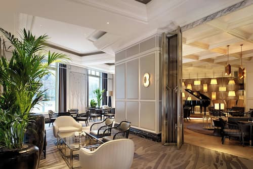2 restaurants; breakfast, lunch, dinner, and brunch served
