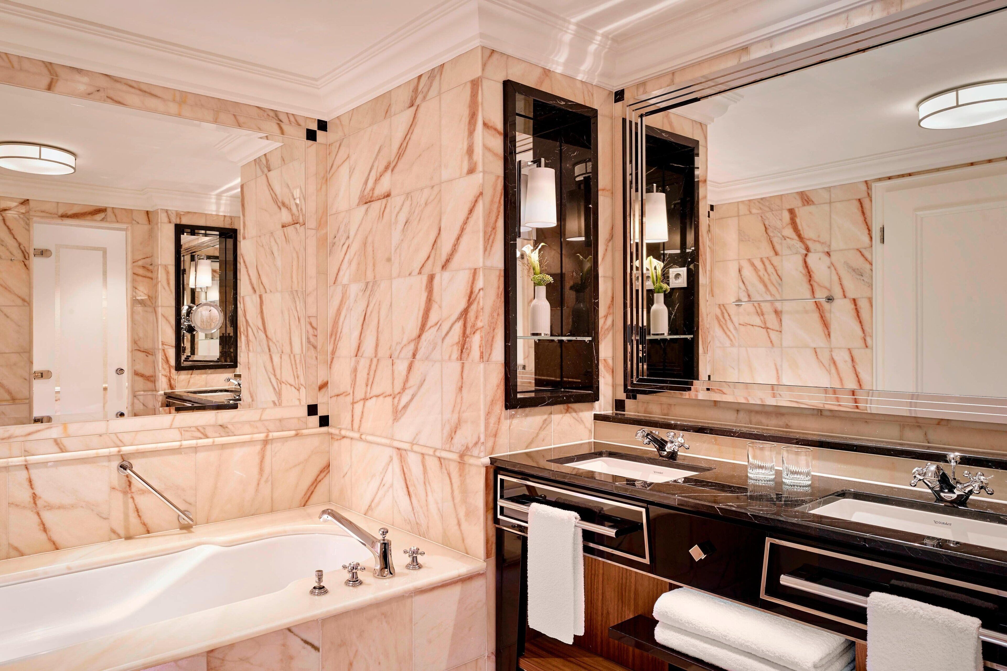 separate bathtub and shower, eco-friendly toiletries, hair dryer