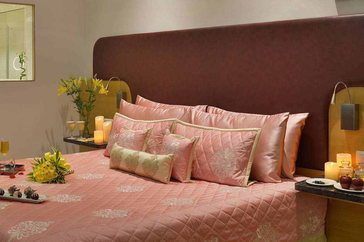 Executive Room City View Queen Bed | Minibar, in-room safe, desk, laptop workspace