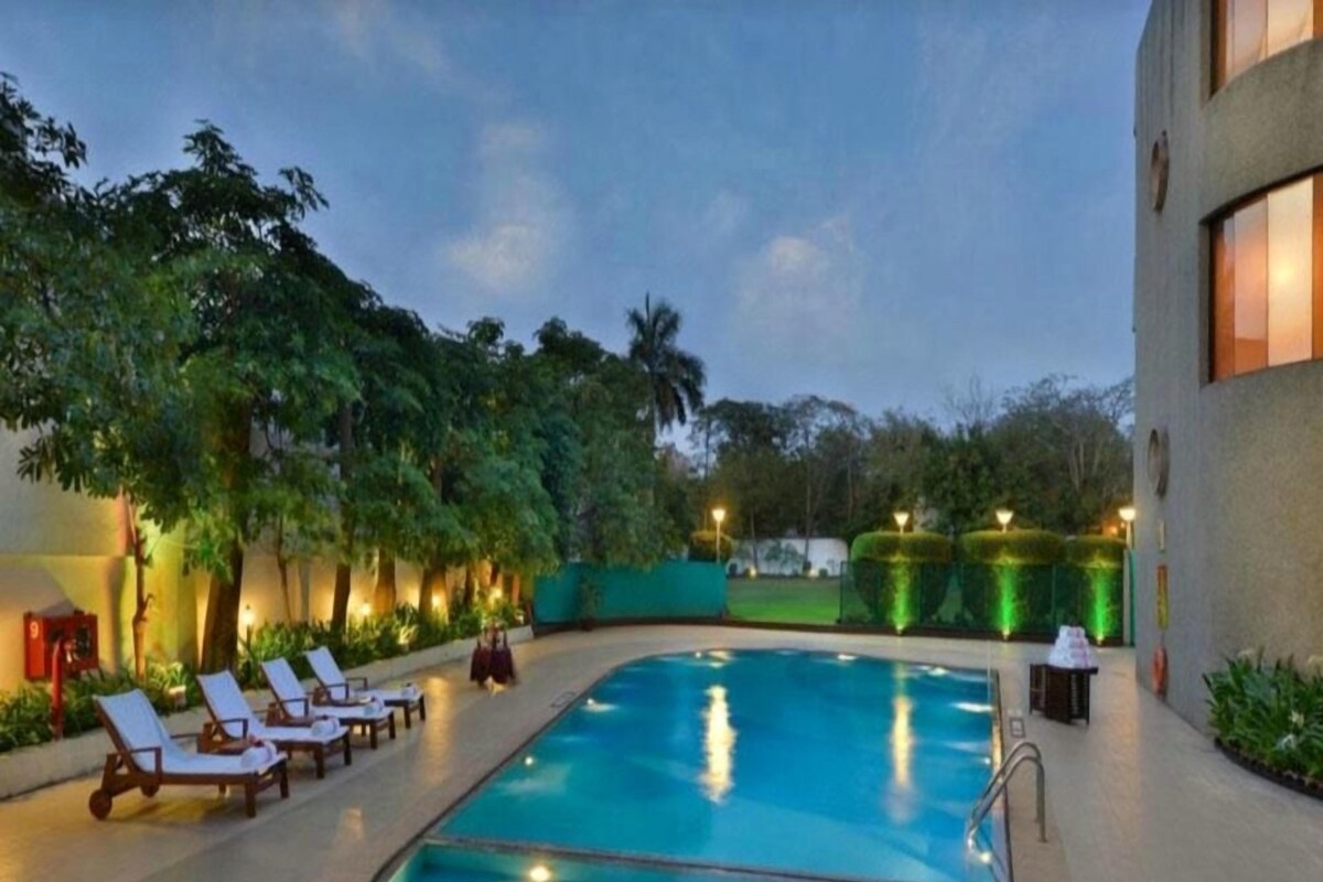Pool | Outdoor pool, sun loungers