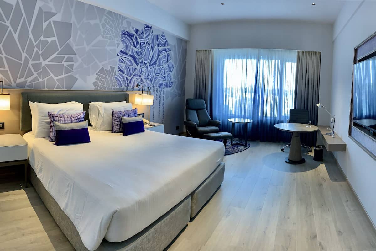 Chambre Supérieure, 1 grand lit, balcon, vue ville