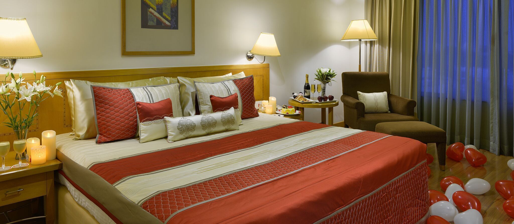 Minibar, safe på rommet, skrivebord og skrivebord for bærbar PC