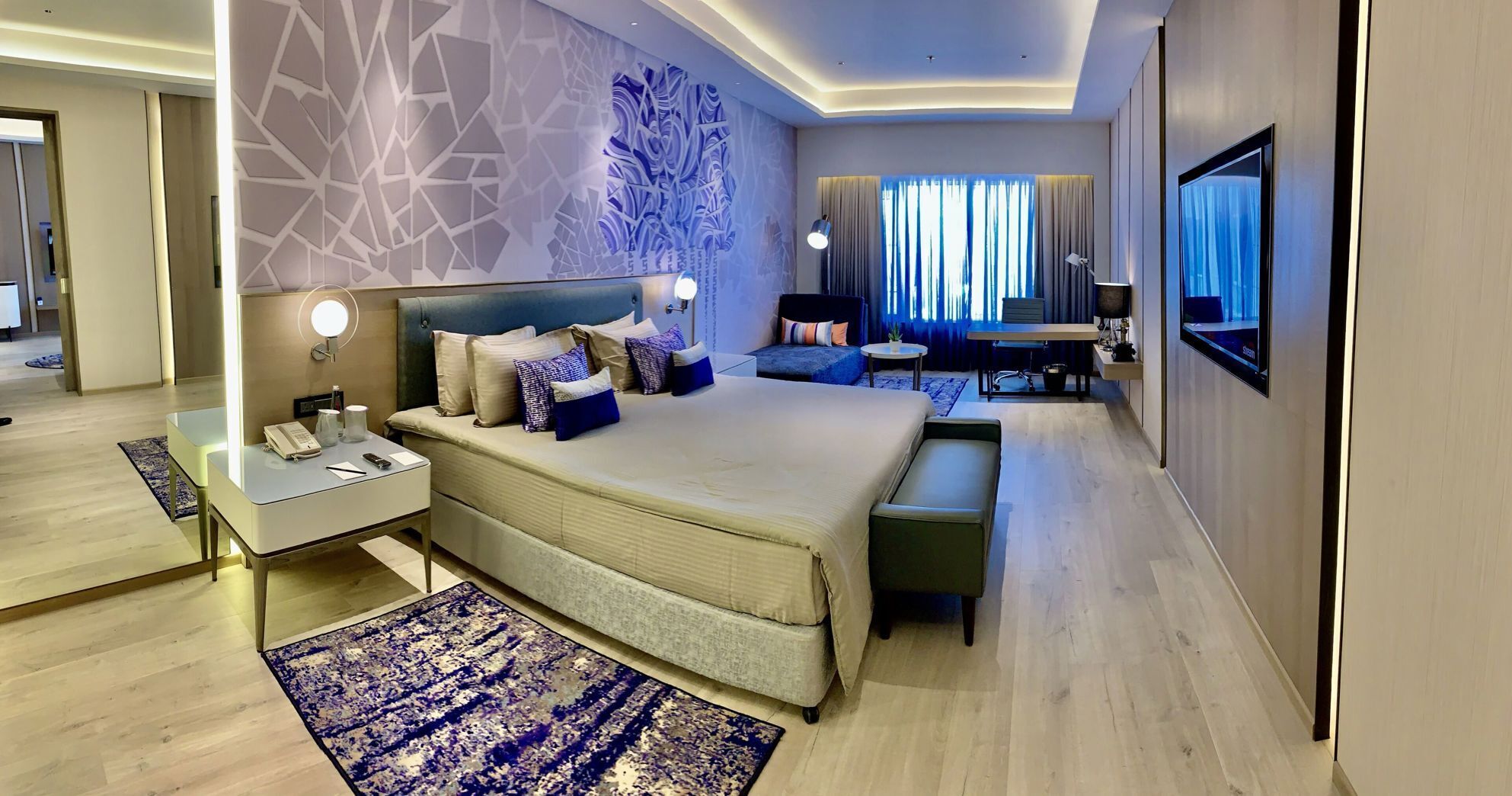 Minibar, safe på rommet, skrivebord og skrivebord for bærbar PC