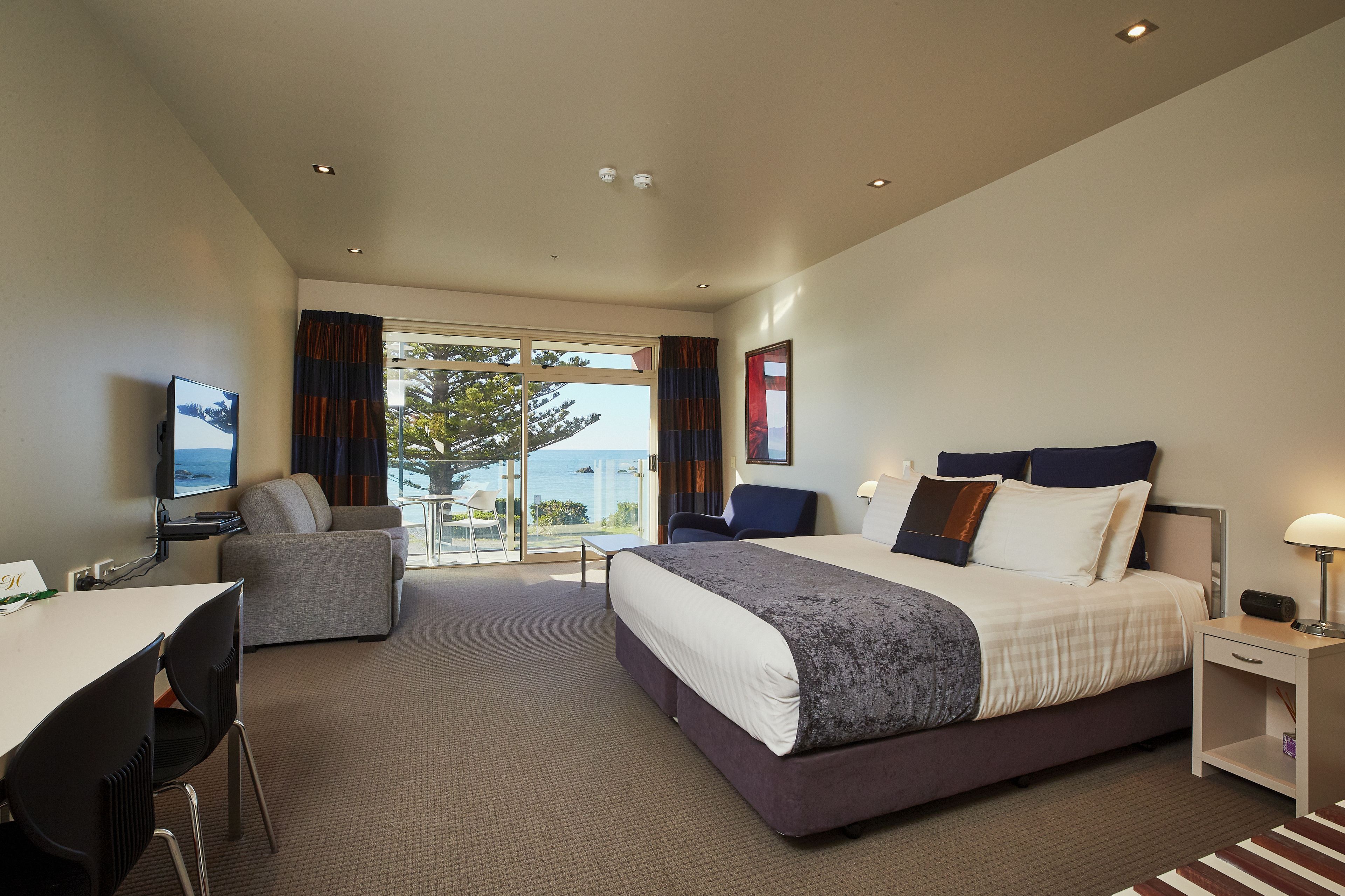 Premium Studio Room (5 Star) | Premium bedding, blackout drapes, iron/ironing board, free WiFi