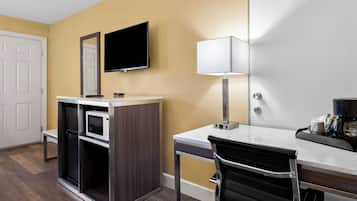 Habitación, 1 cama de matrimonio grande, no fumadores | Escritorio, tabla de planchar con plancha, cunas (de pago)