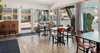 Americas Best Value Inn & Suites Flagstaff