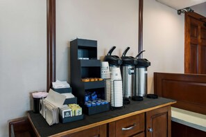 Free daily buffet breakfast - SureStay Plus Hotel by Best Western Jackson (Jackson)