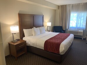 Desk, laptop workspace, blackout curtains, iron/ironing board - Comfort Inn Fort Morgan (Fort Morgan)