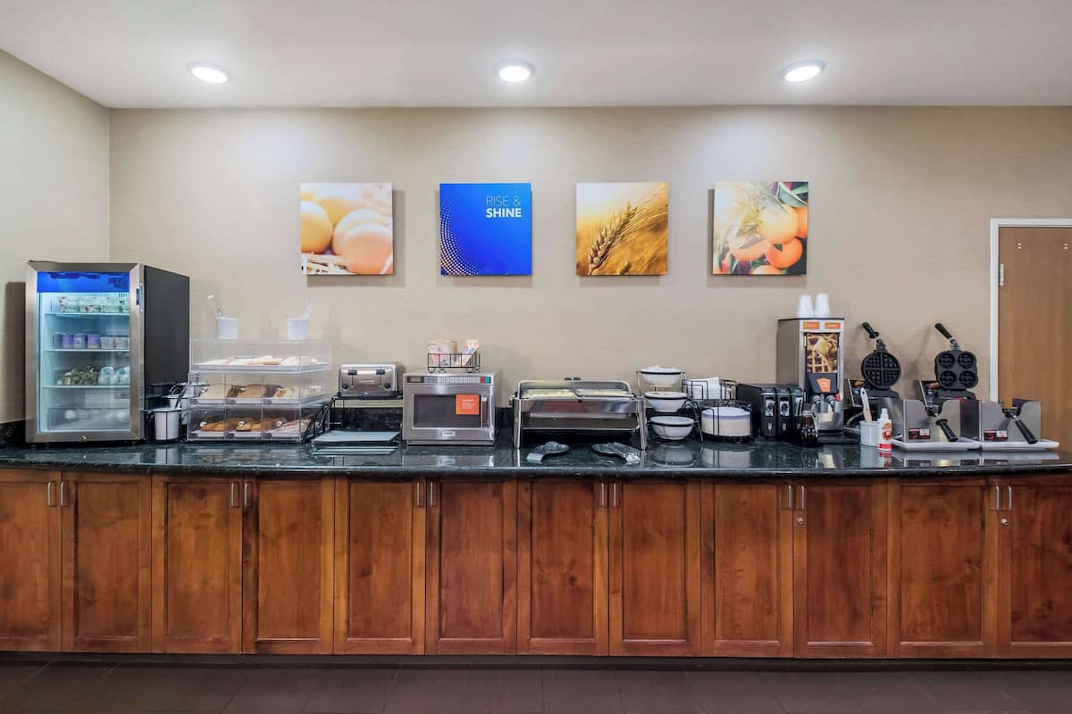 free daily full breakfast