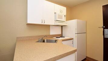 Full-size fridge, microwave, stovetop, coffee/tea maker