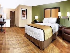 Desk, blackout drapes, iron/ironing board, free WiFi - Extended Stay America Suites Lynchburg University Blvd (Lynchburg)
