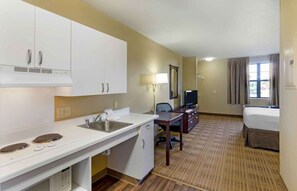 Studio, 1 Queen Bed, Accessible, Non Smoking | Desk, blackout drapes, iron/ironing board, free WiFi